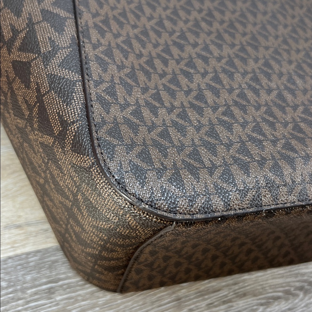 8366 MICHAEL KORS BROWN JET SET TOTE BAG 257878366 - Picture 10 of 14